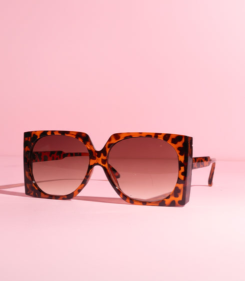 Oversized mod square sunglasses with chunky frames and gradient polycarbonate lenses, providing UV400 protection. Fashion shades in three colorways—gloss black, classic tortoise, and translucent orange—styled in a retro 70s, Jackie-O inspired silhouette. Lightweight, comfortable fit for everyday wear, festivals, and street style. Statement sunglasses by Honey Dazed for alt, maximalist fashion lovers.