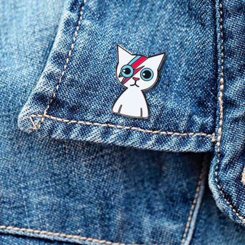 Bowie Kitten Pin