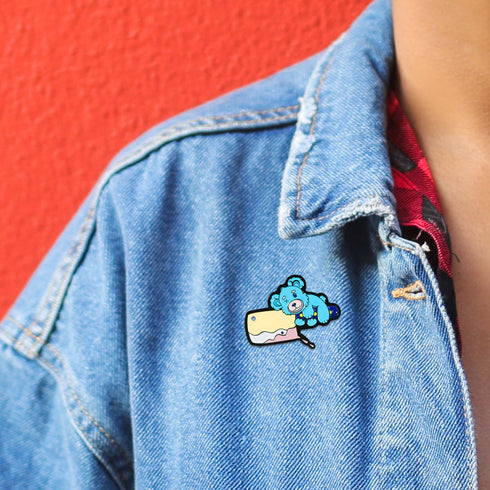 Killer Teddy Bear Enamel Pin, Butcher Bear Lapel Pin, Pastel Kawaii Pin, Weirdcore Pin, Serial Killer Lapel Pin, Creepy Bear Pin
